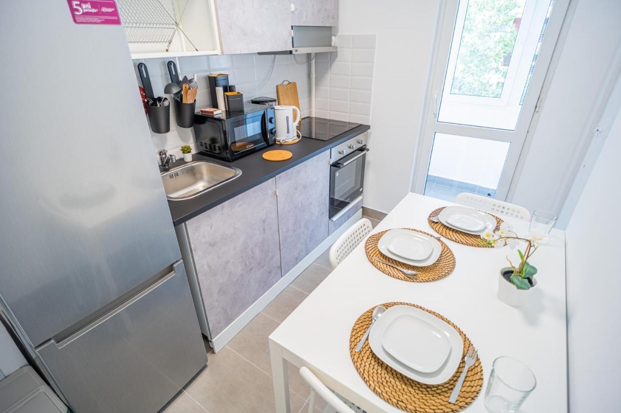 Spacious Newly Renovated 2Br Apartments With Balcony Bucareste Exterior foto