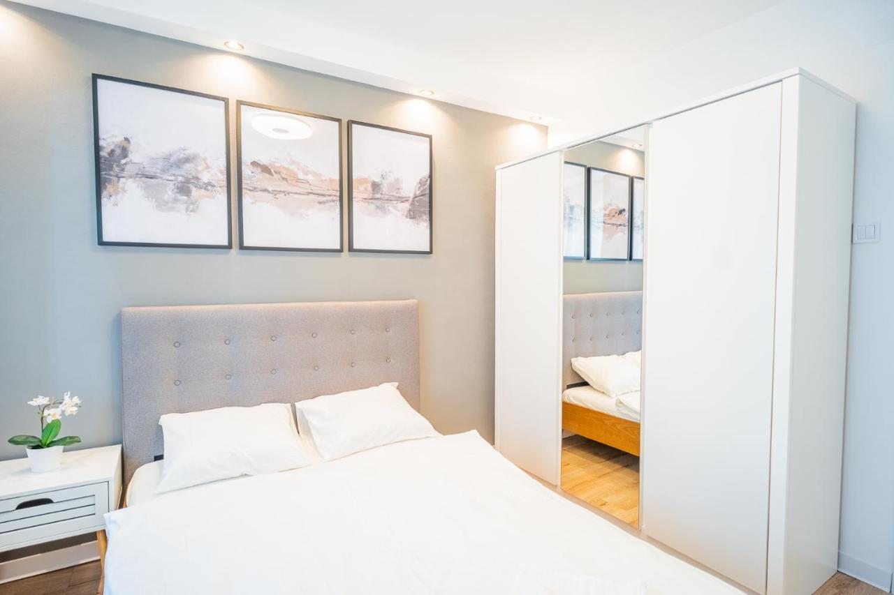 Spacious Newly Renovated 2Br Apartments With Balcony Bucareste Exterior foto