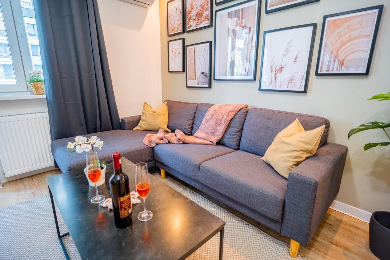 Spacious Newly Renovated 2Br Apartments With Balcony Bucareste Exterior foto