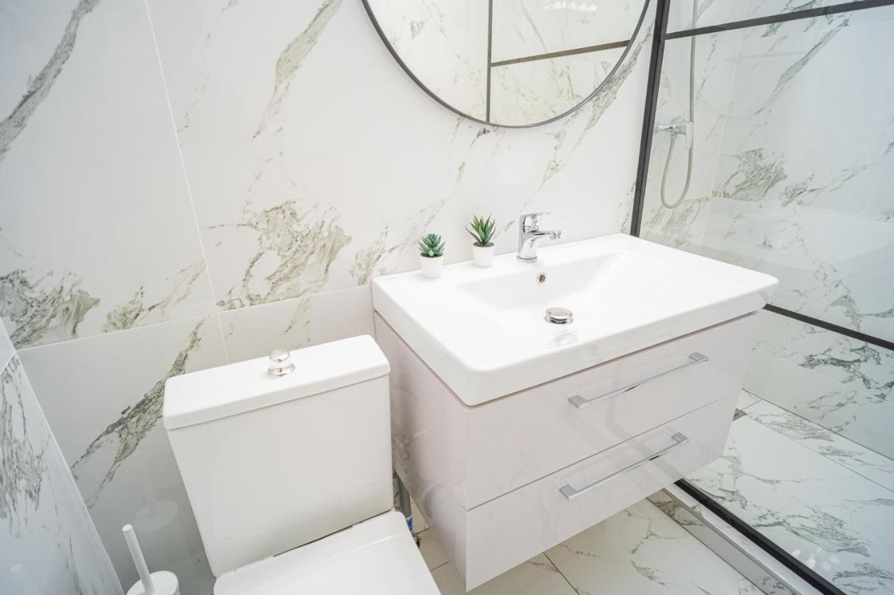 Spacious Newly Renovated 2Br Apartments With Balcony Bucareste Exterior foto