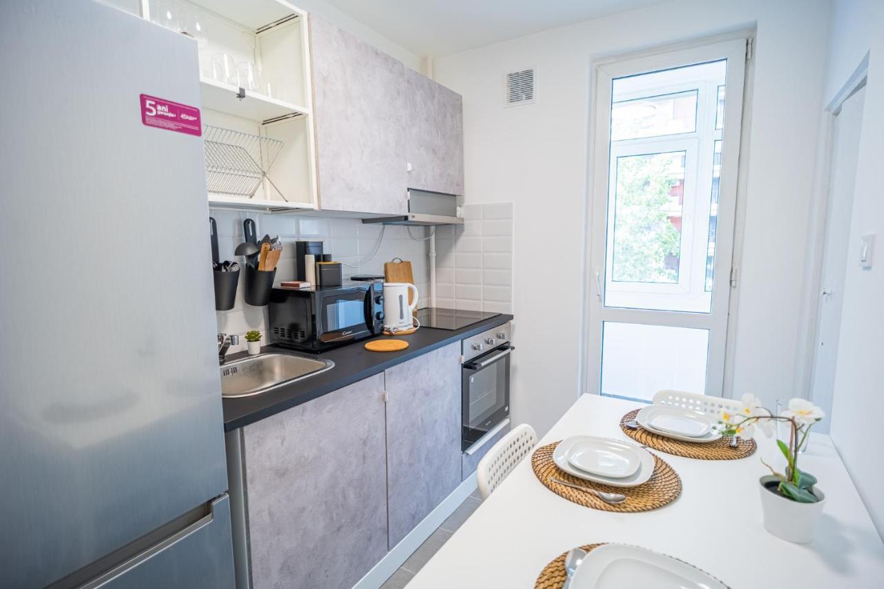 Spacious Newly Renovated 2Br Apartments With Balcony Bucareste Exterior foto