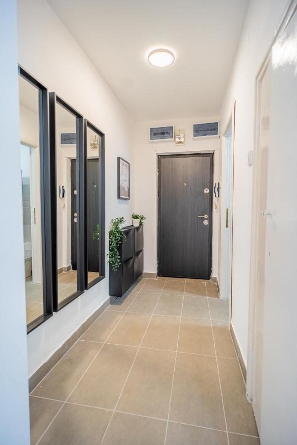 Spacious Newly Renovated 2Br Apartments With Balcony Bucareste Exterior foto