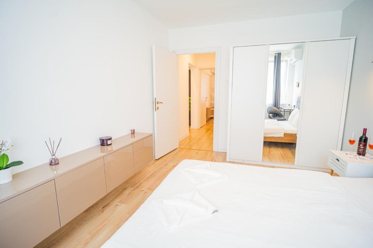 Spacious Newly Renovated 2Br Apartments With Balcony Bucareste Exterior foto
