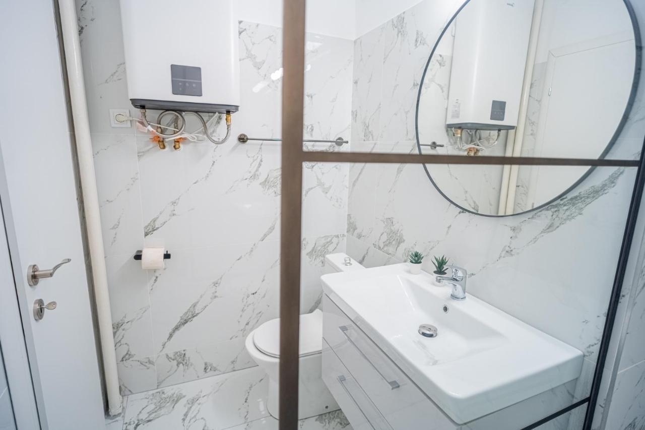 Spacious Newly Renovated 2Br Apartments With Balcony Bucareste Exterior foto