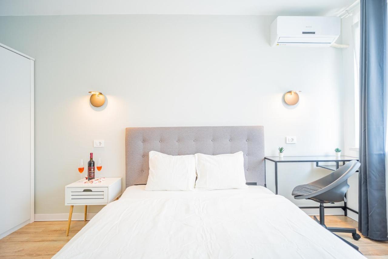Spacious Newly Renovated 2Br Apartments With Balcony Bucareste Exterior foto