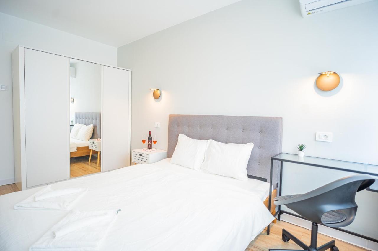 Spacious Newly Renovated 2Br Apartments With Balcony Bucareste Exterior foto