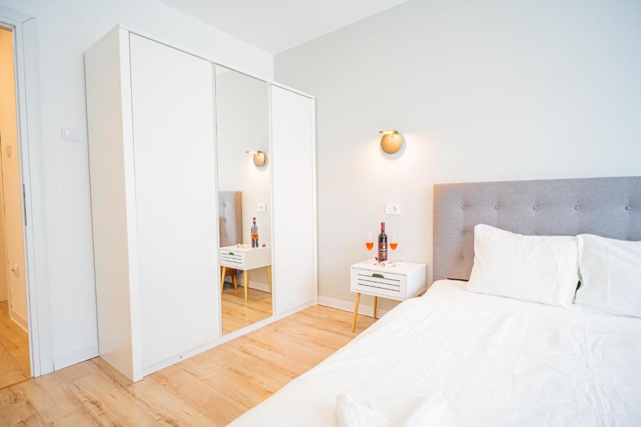 Spacious Newly Renovated 2Br Apartments With Balcony Bucareste Exterior foto