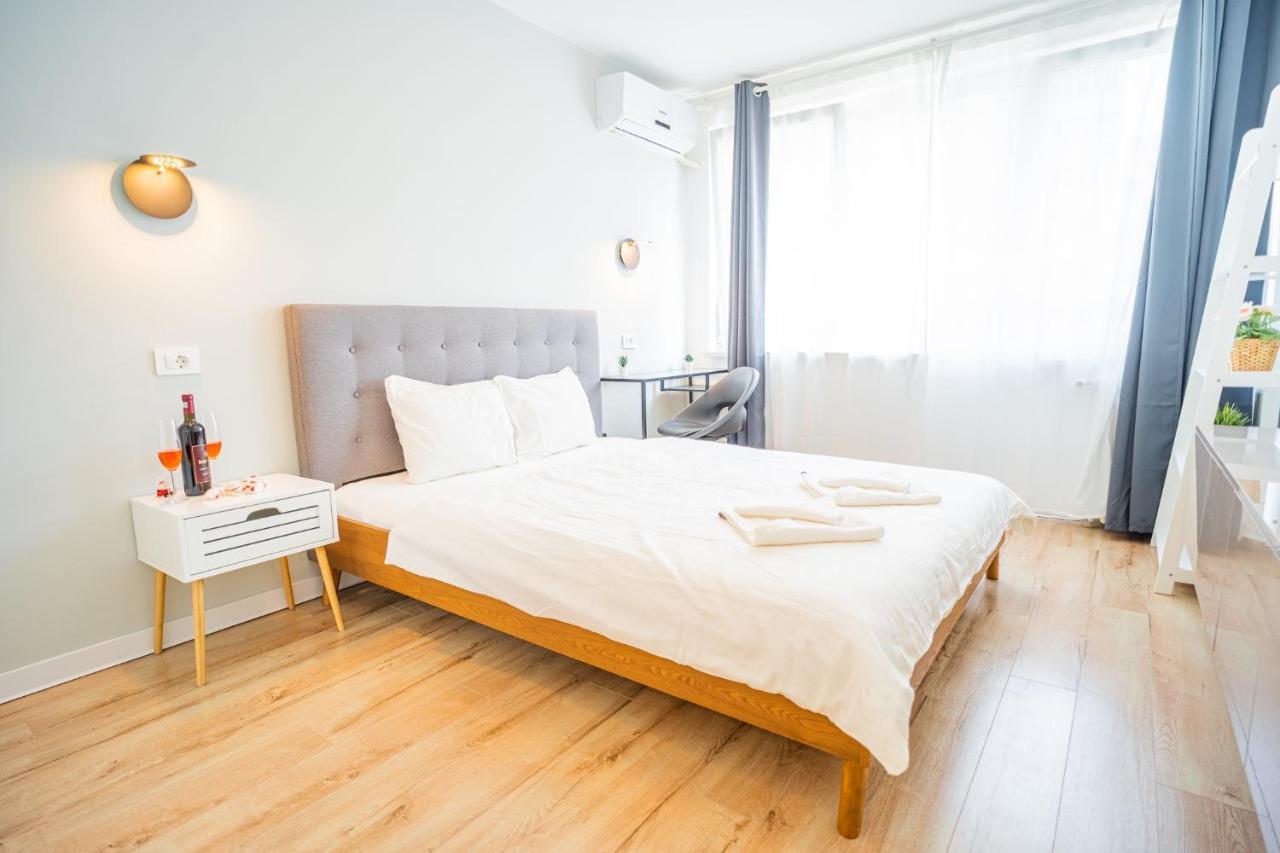 Spacious Newly Renovated 2Br Apartments With Balcony Bucareste Exterior foto