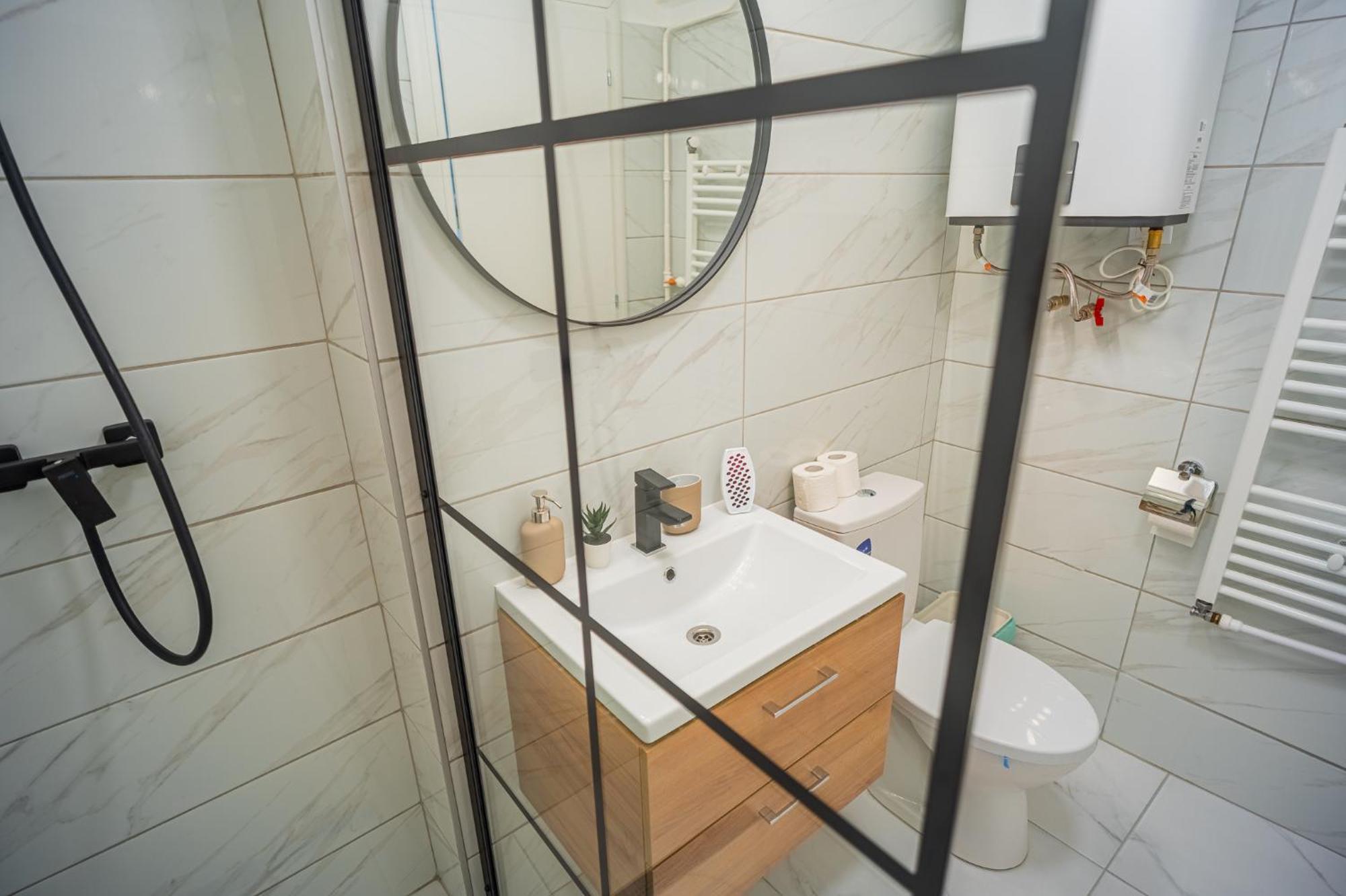 Spacious Newly Renovated 2Br Apartments With Balcony Bucareste Exterior foto