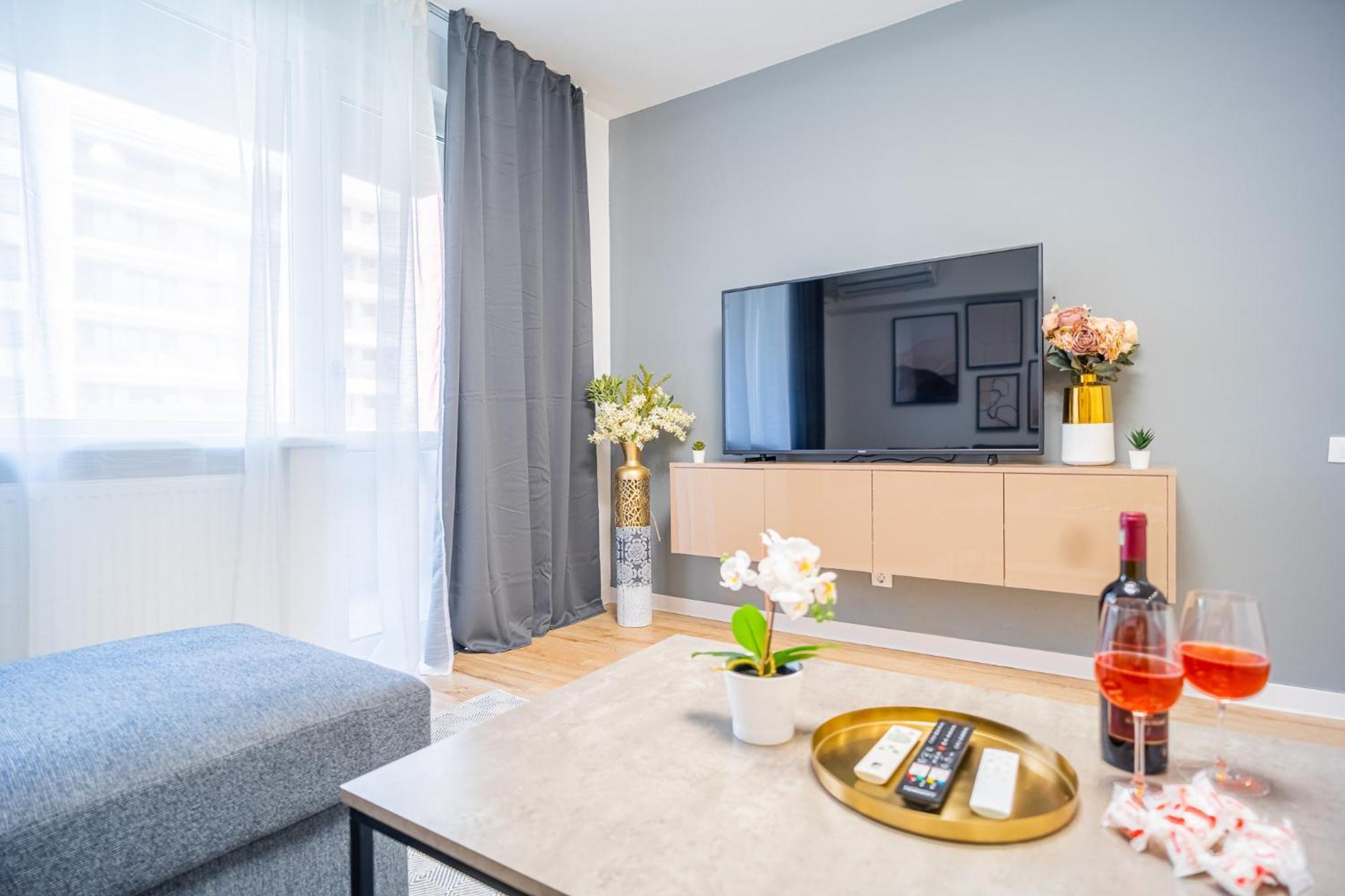 Spacious Newly Renovated 2Br Apartments With Balcony Bucareste Exterior foto