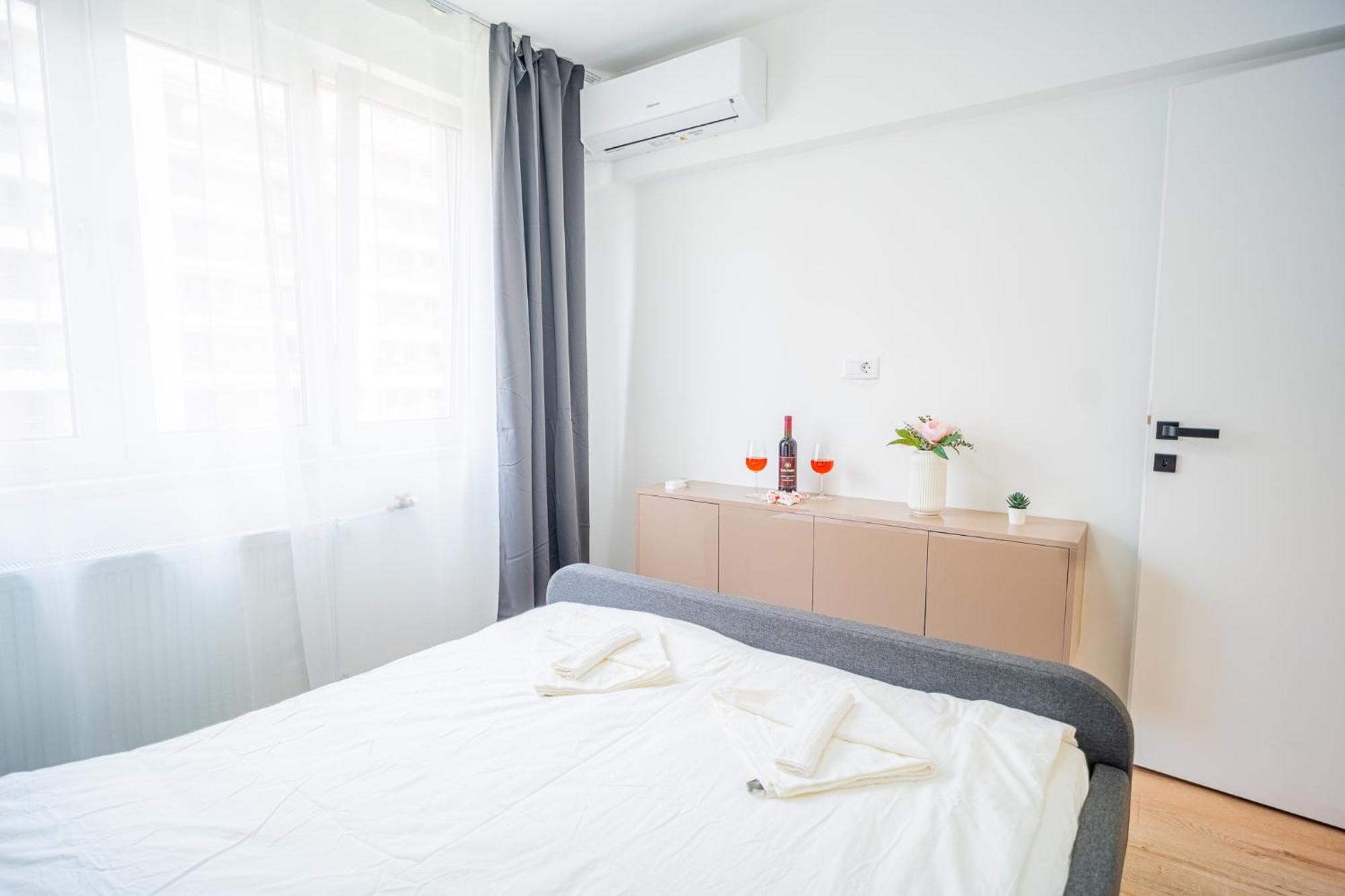 Spacious Newly Renovated 2Br Apartments With Balcony Bucareste Exterior foto