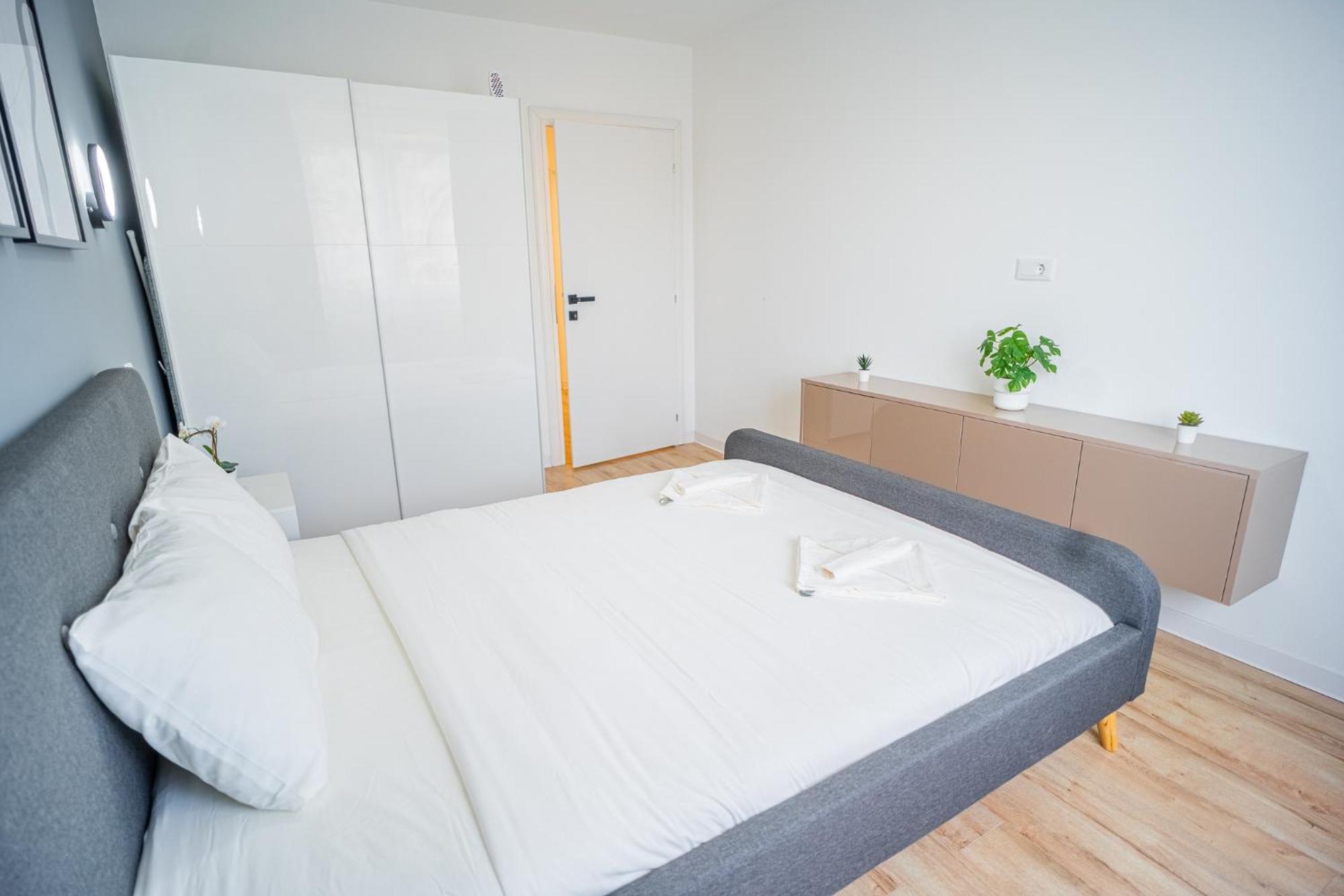 Spacious Newly Renovated 2Br Apartments With Balcony Bucareste Exterior foto