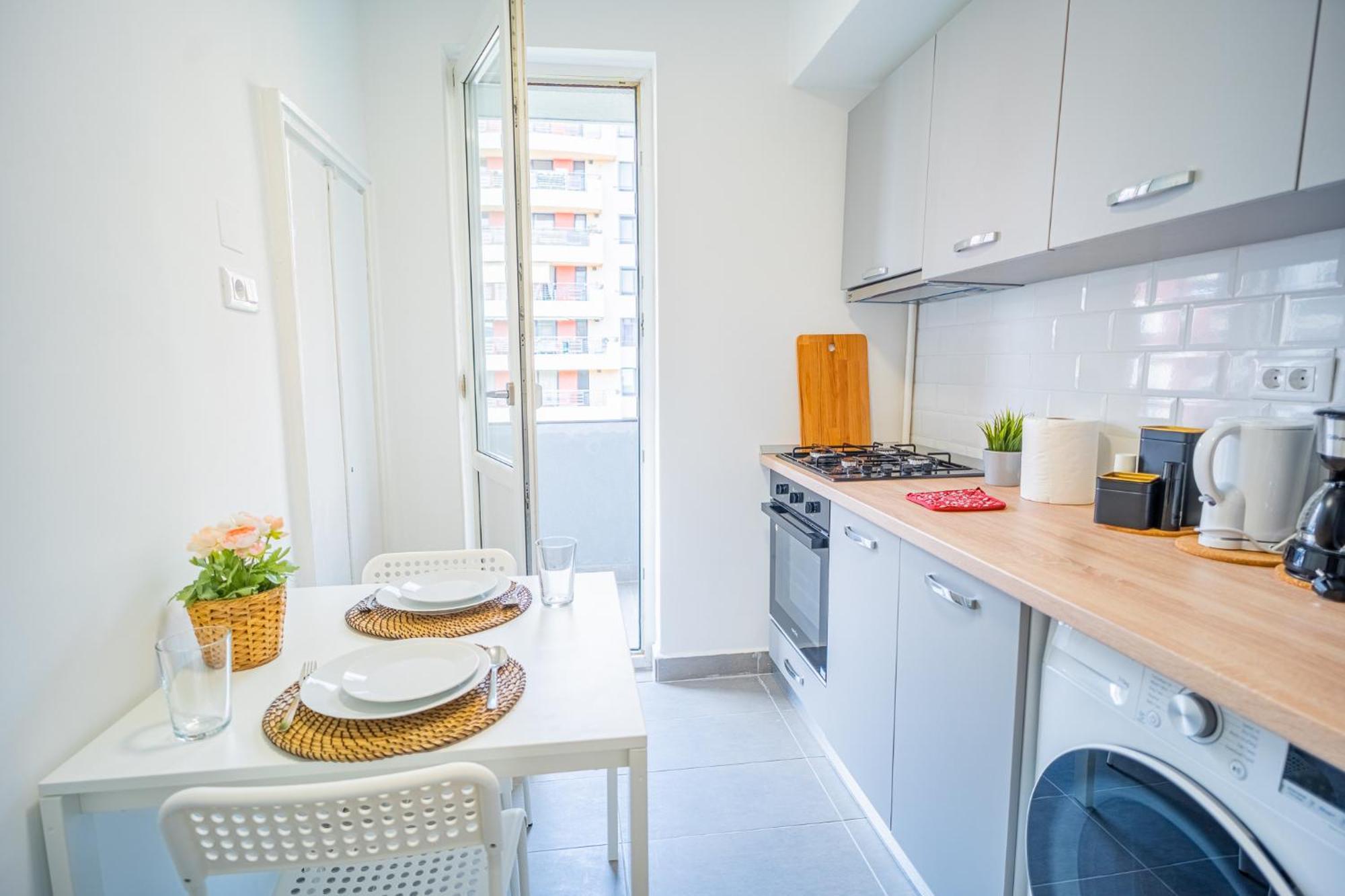 Spacious Newly Renovated 2Br Apartments With Balcony Bucareste Exterior foto