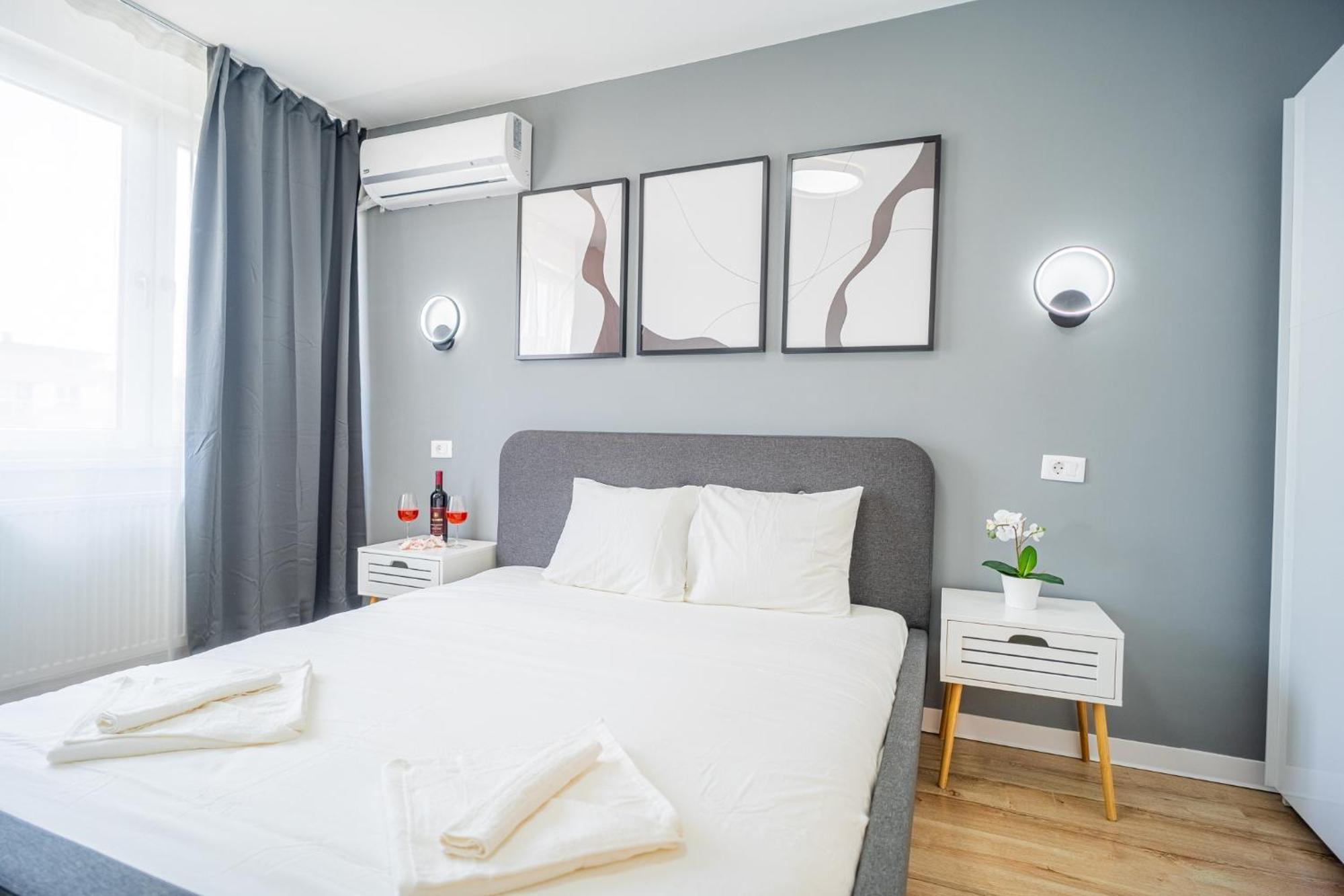 Spacious Newly Renovated 2Br Apartments With Balcony Bucareste Exterior foto