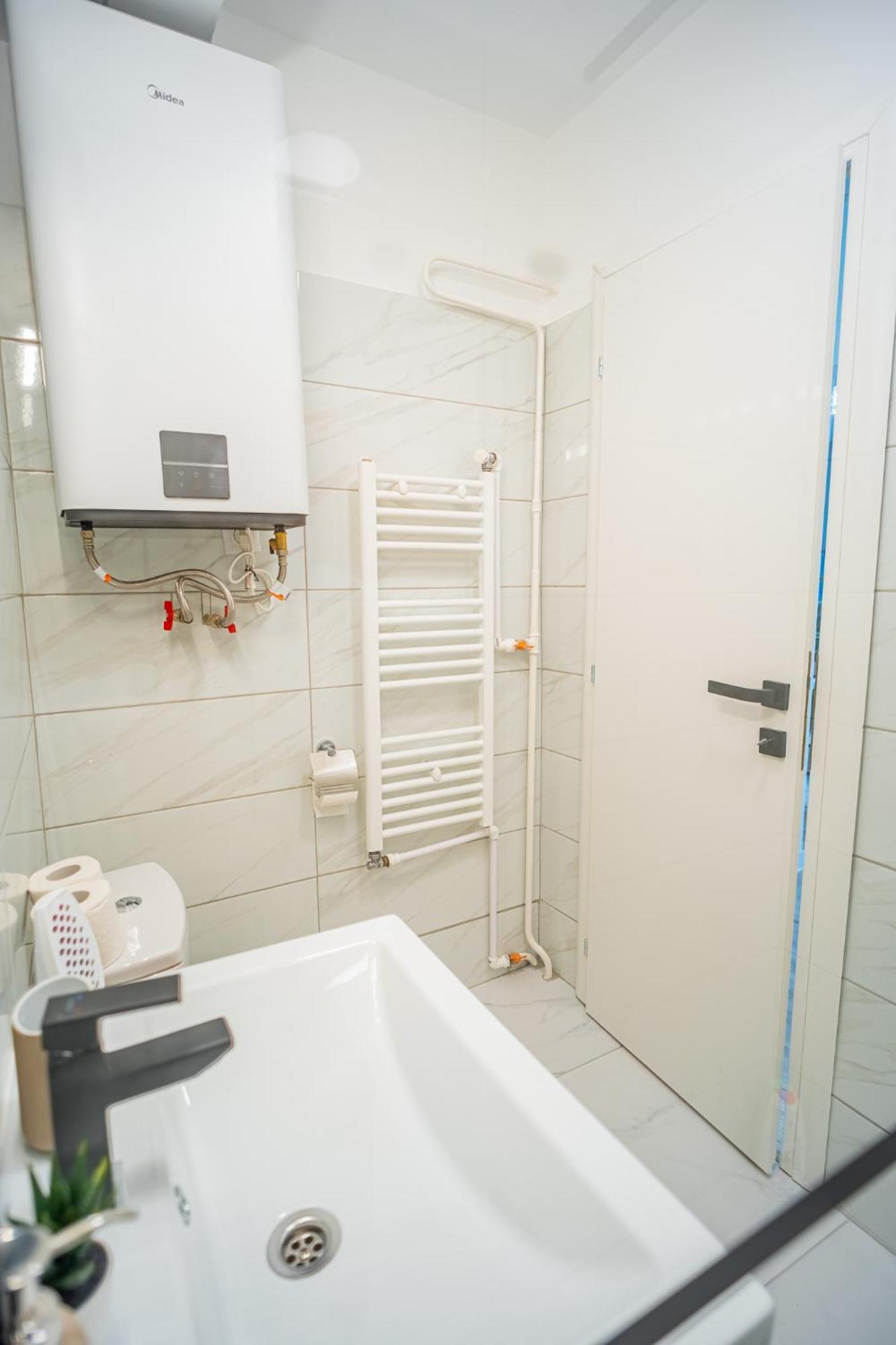 Spacious Newly Renovated 2Br Apartments With Balcony Bucareste Exterior foto